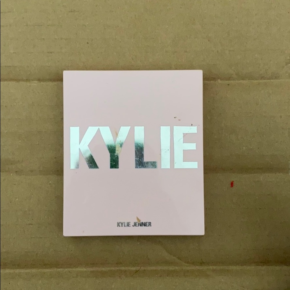KYLIE COSMETICS BRONZER
